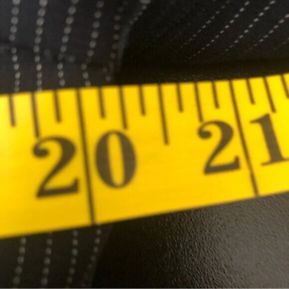 Tahari Black Pinstripe Blazer 14 Padded Shoulders Faux Pockets - Picture 7 of 8